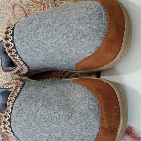 Jessica simpson Shoes - 🍒 JESSICA SIMPSON GRAY SLIPPERS
